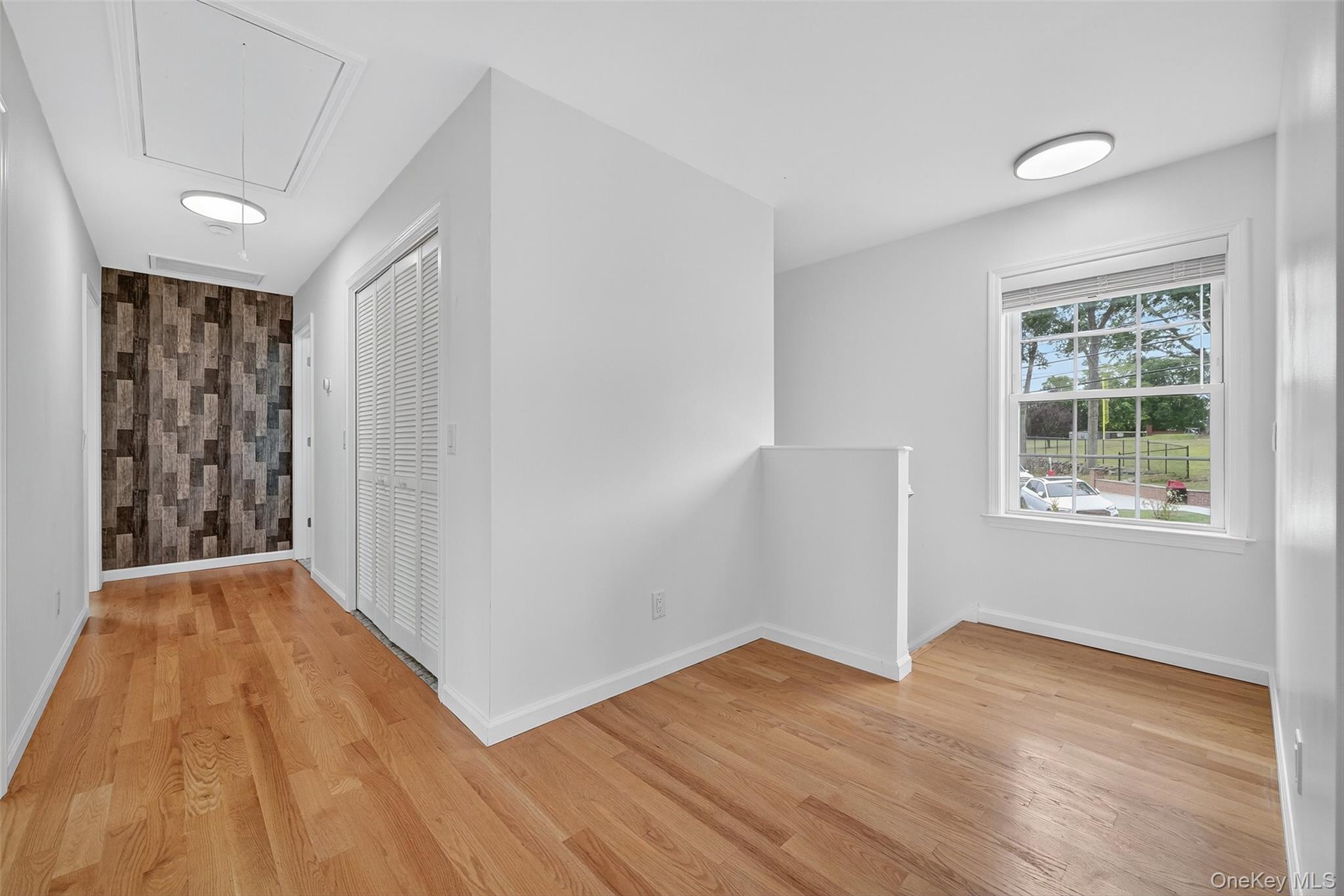 Elmsford, New York 10523, United States, 4 Bedrooms Bedrooms, ,3 BathroomsBathrooms,Residential,Active,210102