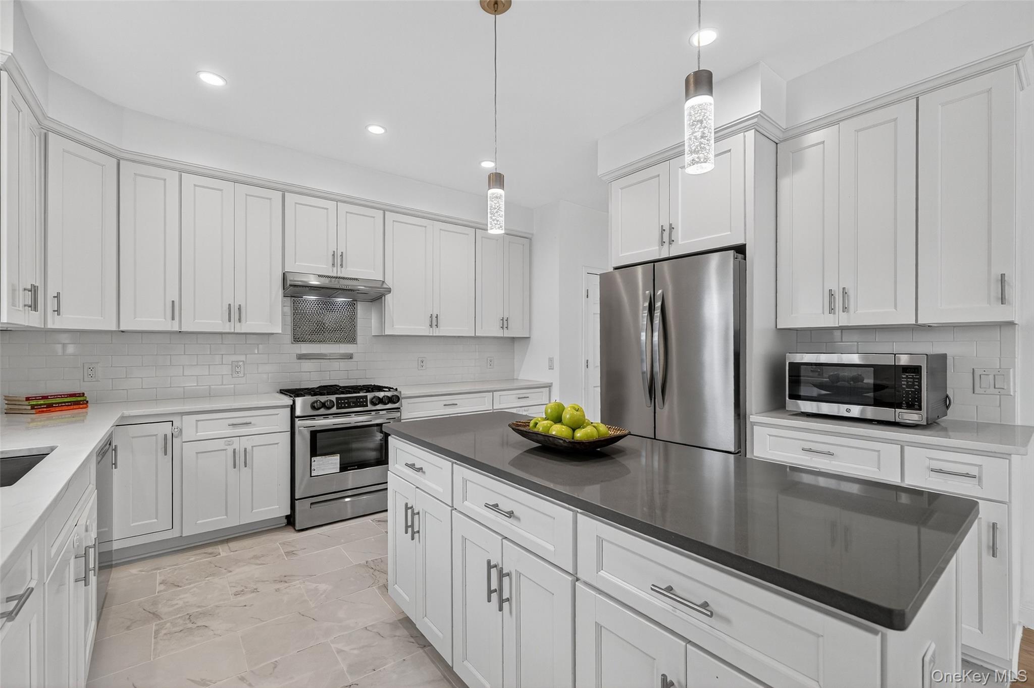 Elmsford, New York 10523, United States, 4 Bedrooms Bedrooms, ,3 BathroomsBathrooms,Residential,Active,210102