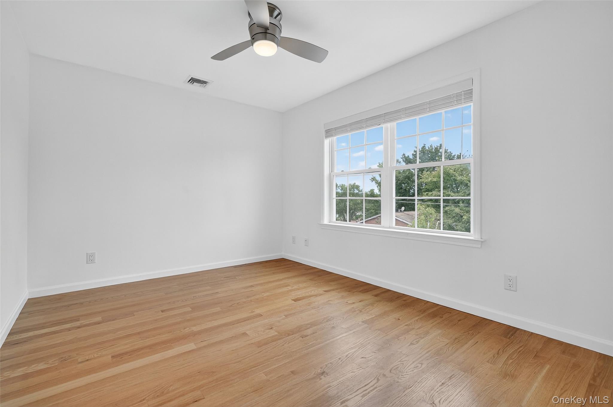 Elmsford, New York 10523, United States, 4 Bedrooms Bedrooms, ,3 BathroomsBathrooms,Residential,Active,210102