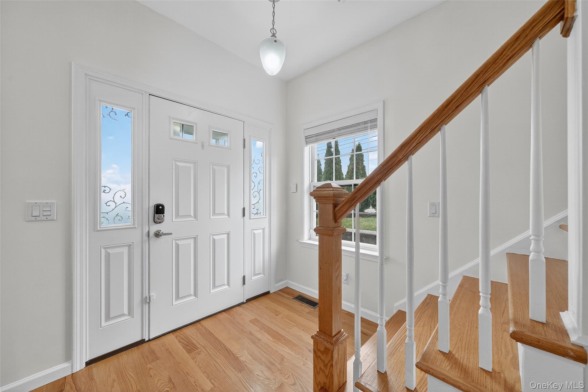 Elmsford, New York 10523, United States, 4 Bedrooms Bedrooms, ,3 BathroomsBathrooms,Residential,Active,210102