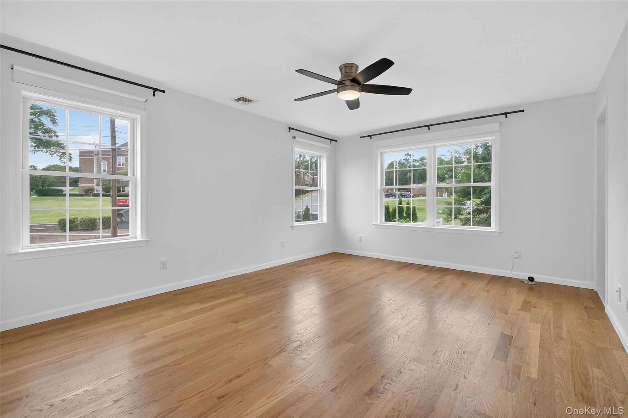 Elmsford, New York 10523, United States, 4 Bedrooms Bedrooms, ,3 BathroomsBathrooms,Residential,Active,210102