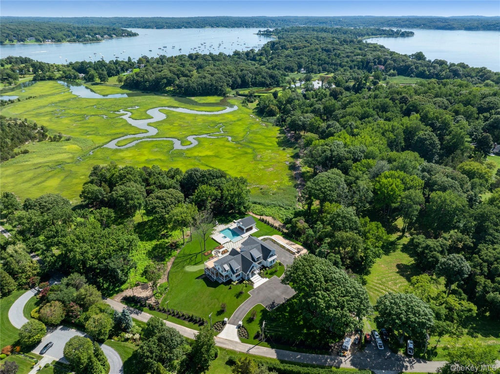 Photo of 220 Beach Road, Centre Island, NY 11771 (MLS # 1032317)