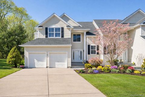 Condo For Sale - 14 Vantage Court<br/> Port Jefferson, NY 11777