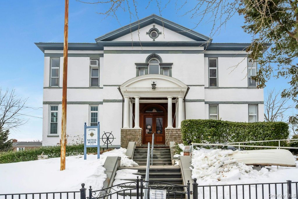 Photo of 190 Fordham Street #12, Bronx, NY 10464 (MLS # 961056)