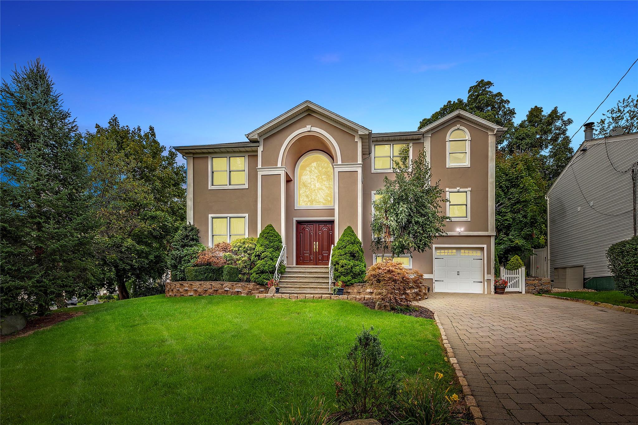 2 Dorchester Drive