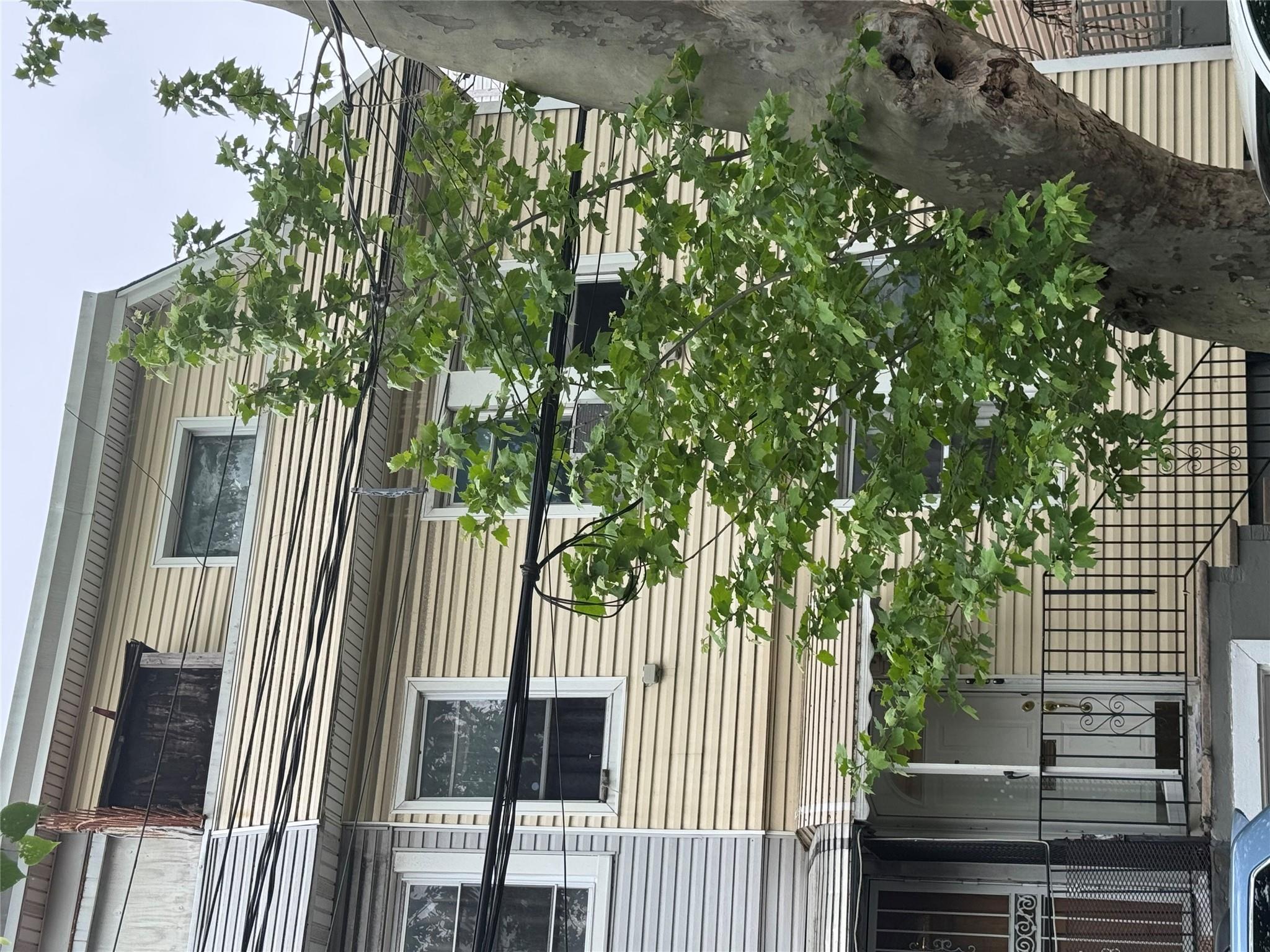 Property for Sale at 109 Street, Corona, Queens, NY - Bedrooms: 9 
Bathrooms: 3 
Rooms: 18  - $1,400,000