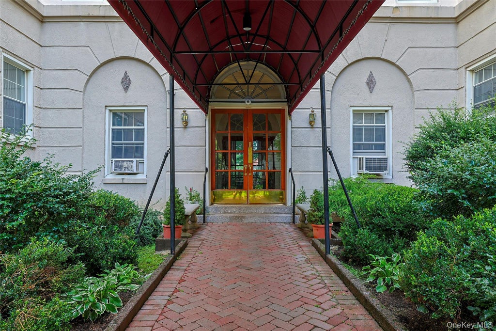 Photo of 3 Park Lane #1B, Mount Vernon, NY 10552 (MLS # 1031543)