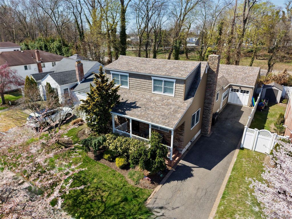 Photo of 2296 Willow Street, Wantagh, NY 11793 (MLS # 975842)