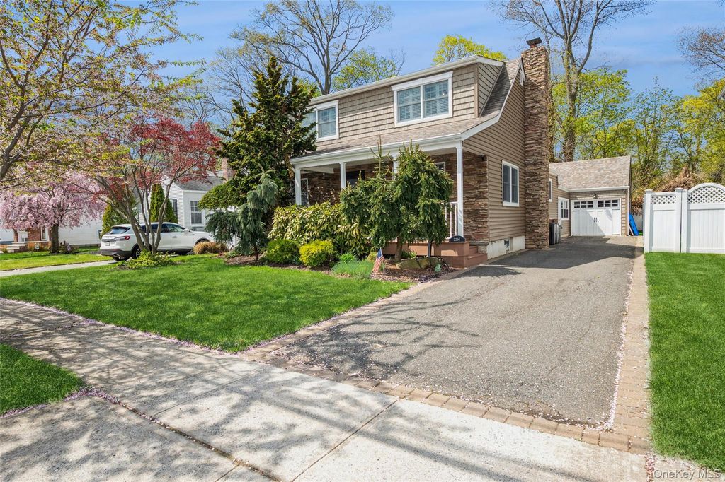 Photo of 2296 Willow Street, Wantagh, NY 11793 (MLS # 975842)