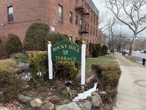 Photo of 215-19 48th Avenue #2C, Oakland Gardens, NY 11364 (MLS # 966595)