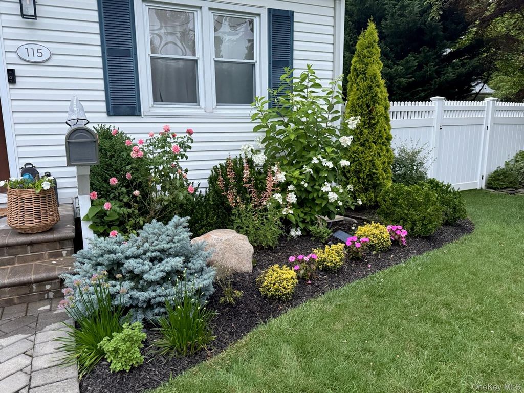 Photo of 115 Academy Street, Bayport, NY 11705 (MLS # 952589)