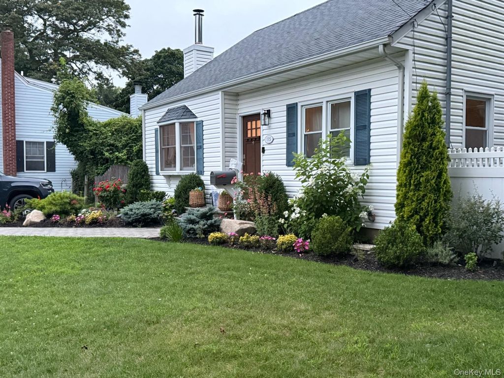 Photo of 115 Academy Street, Bayport, NY 11705 (MLS # 952589)