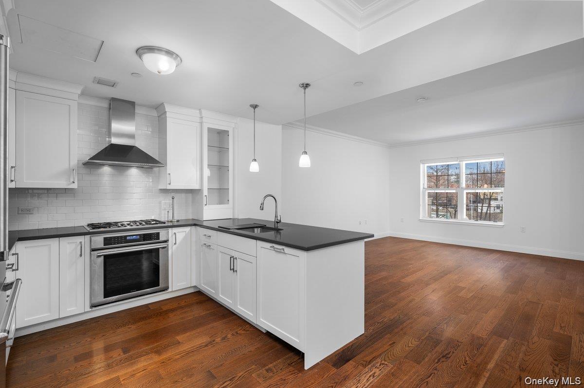 10 Byron Place 310