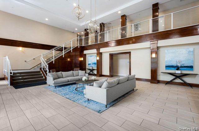 10 Byron Place 310