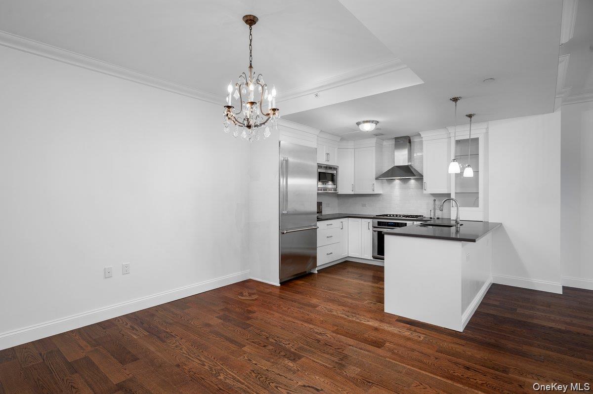 10 Byron Place 310
