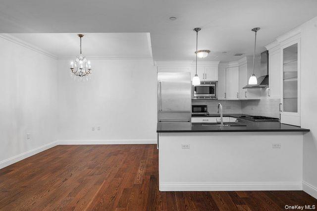 10 Byron Place 310
