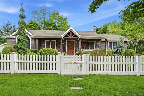 Homes For Sale - 5 Judges Lane<br/> Smithtown, NY 11787