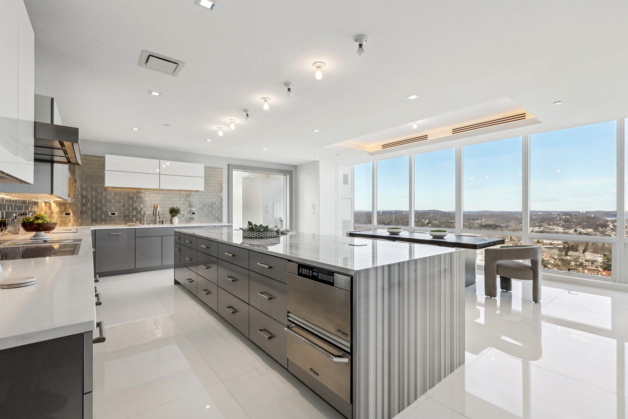 5 Renaissance Square PH41C