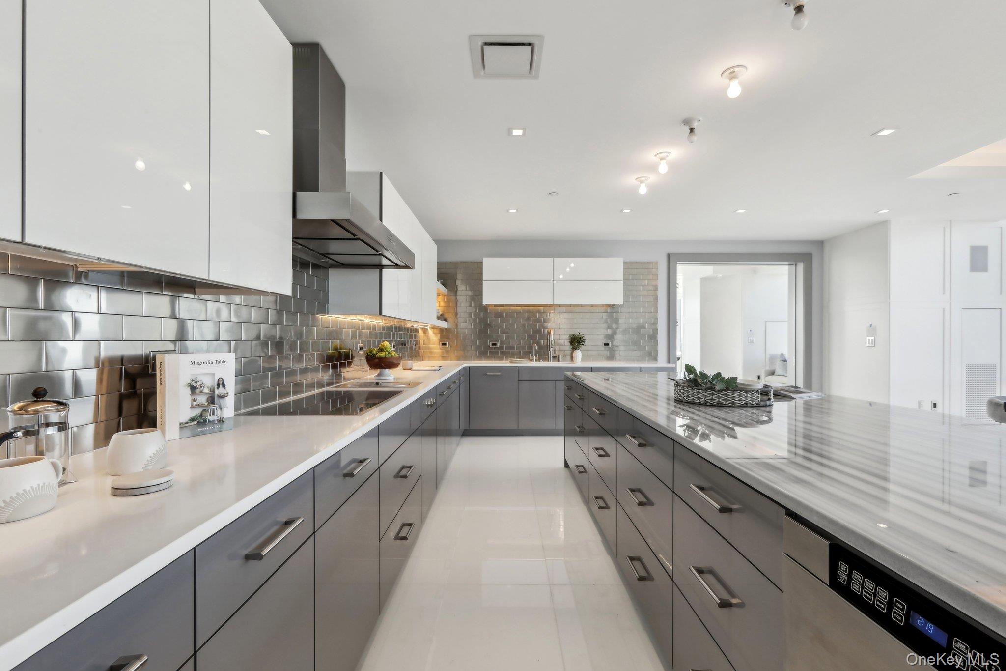 5 Renaissance Square PH41C