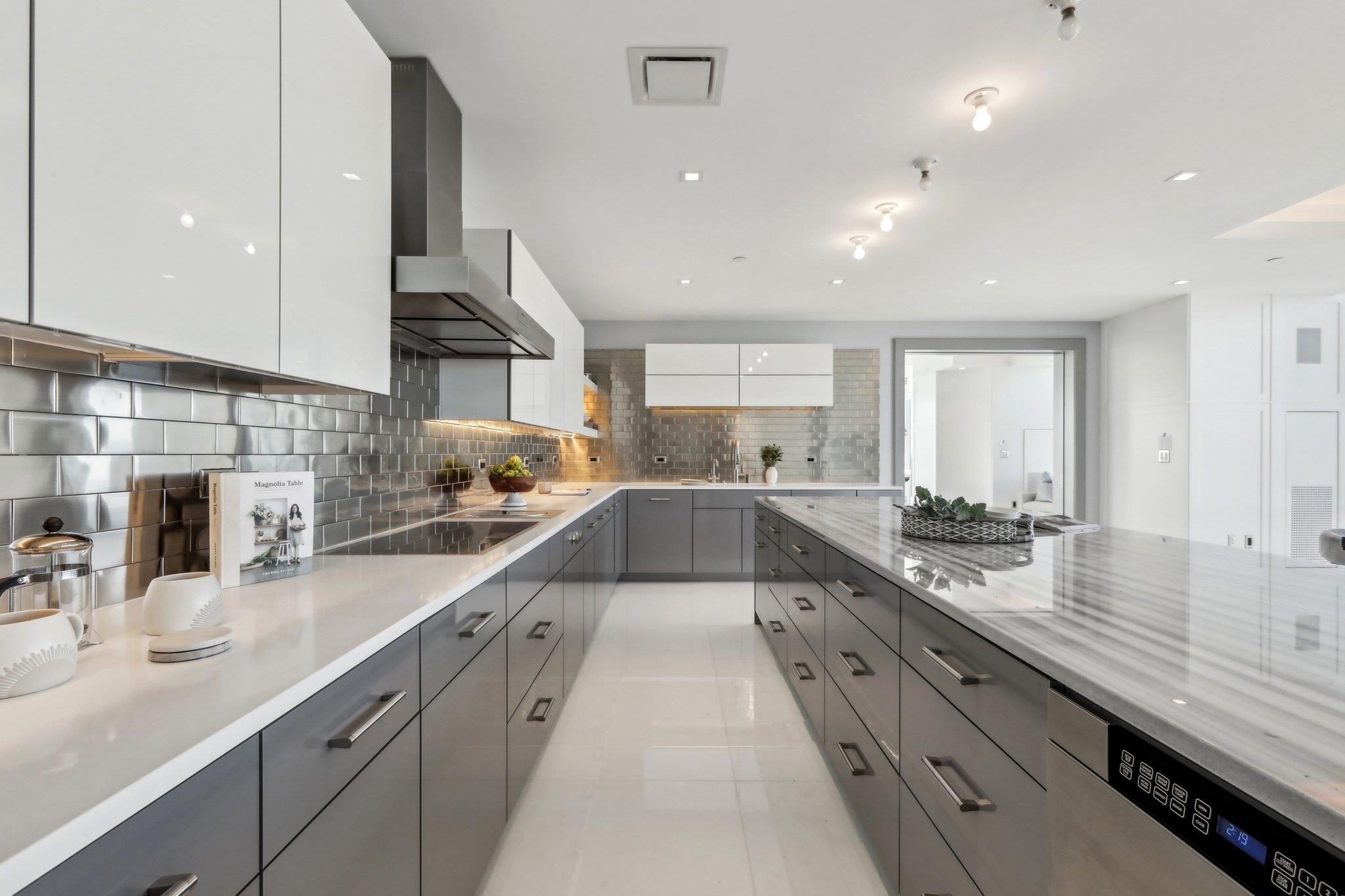 5 Renaissance Square PH41C