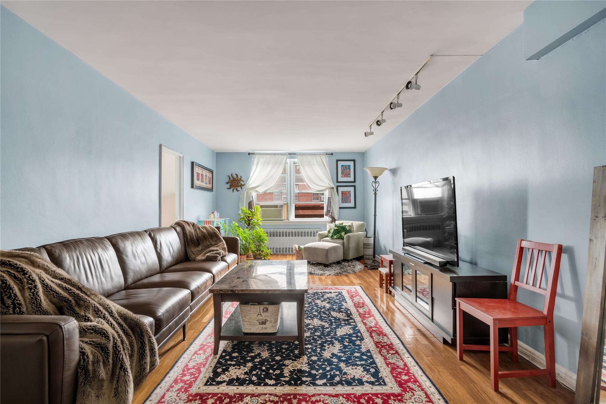 67th Drive 6F, Forest Hills, Queens, NY - 2 Bedrooms  
1 Bathrooms  
4 Rooms - 