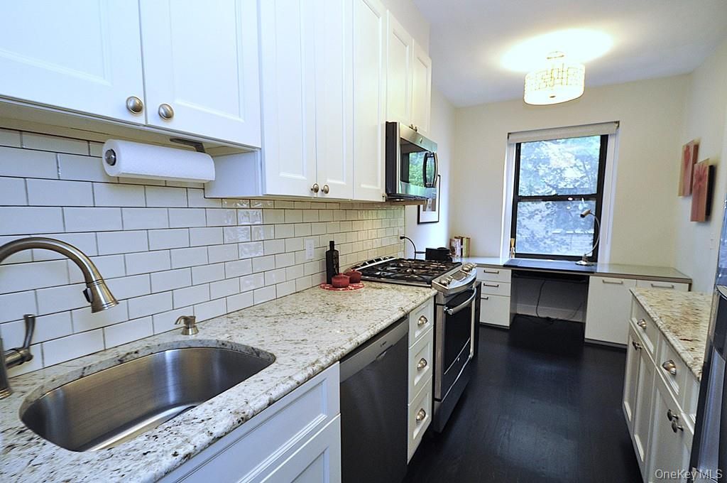 Photo of 143 Garth Road #4N, Scarsdale, NY 10583 (MLS # 1000951)
