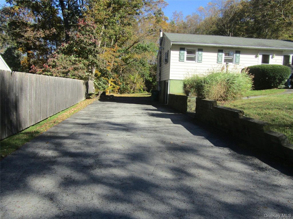 Photo of 3 Marshall Drive, Poughkeepsie, NY 12601 (MLS # 923309)