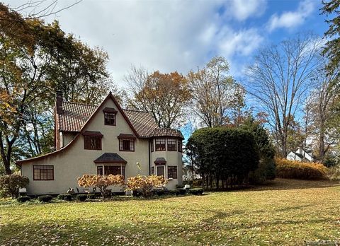 Photo of 31 Laurel Drive, Mount Kisco, NY 10549 (MLS # 931851)