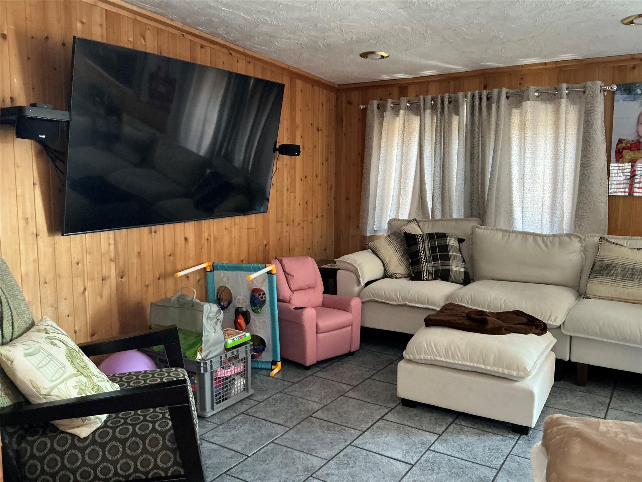 110 Peach Street, Brentwood, New York image 4