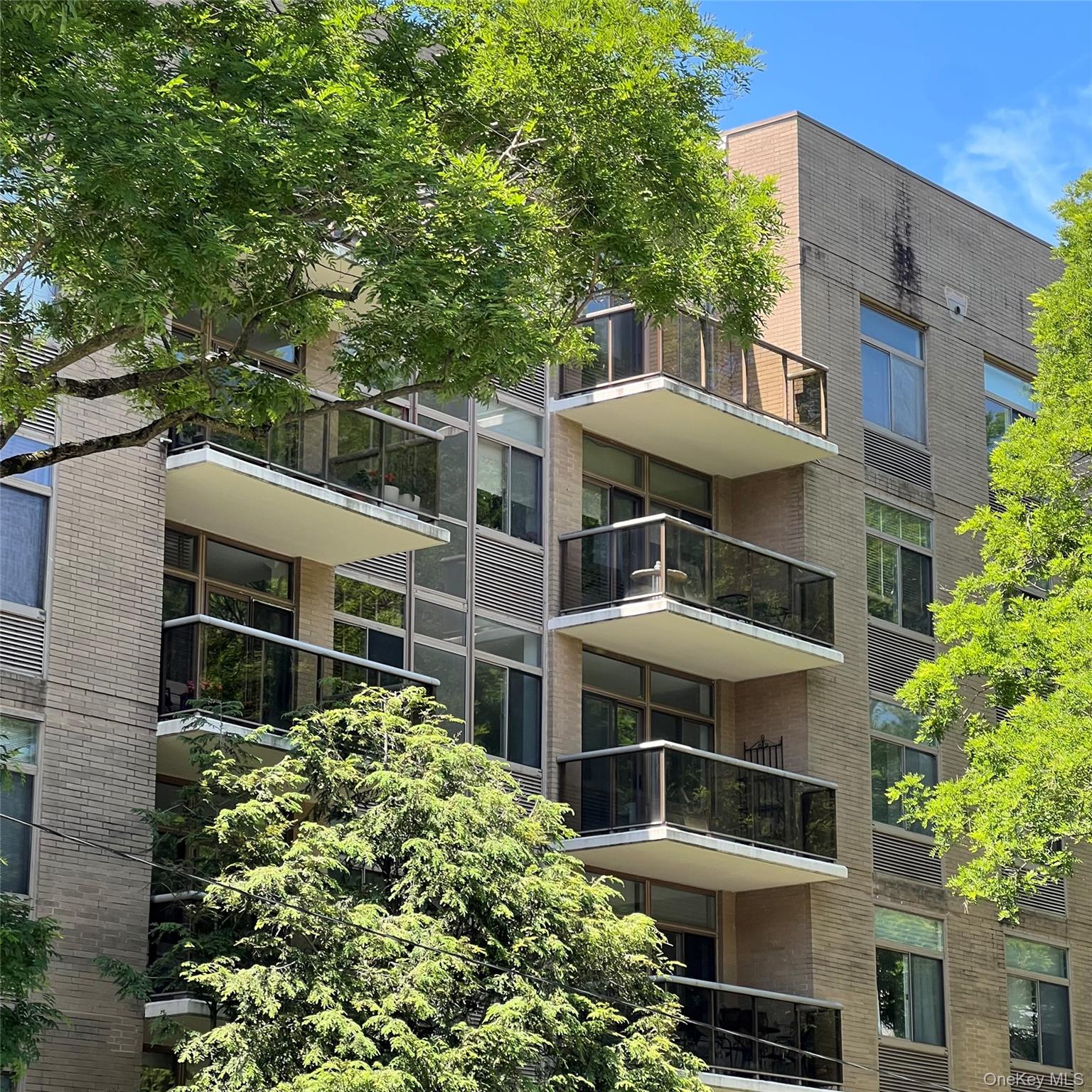 35 N Chatsworth Avenue 1J