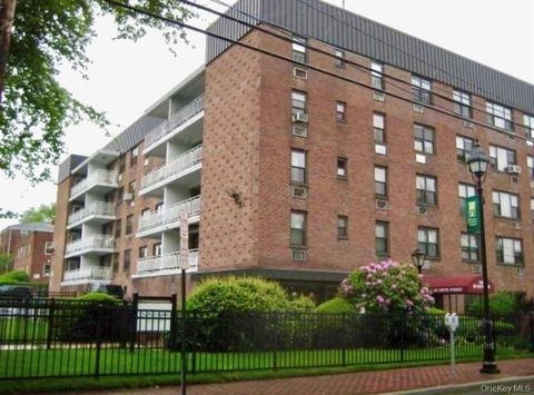 Photo of 124 Smith Street #3B, Freeport, NY 11520 (MLS # 908991)