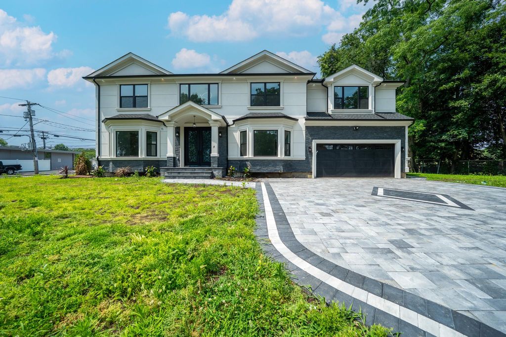 Photo of 17 Park Drive East Dr, Syosset, NY 11791 (MLS # 896493)