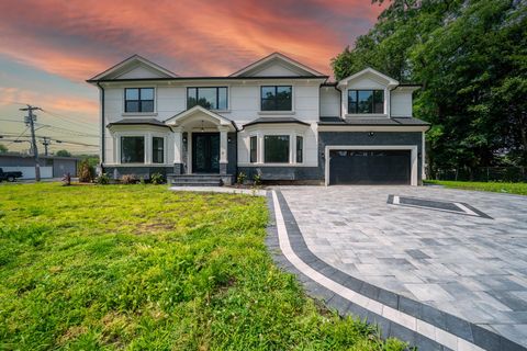 17 Park Drive East Syosset NY 11791