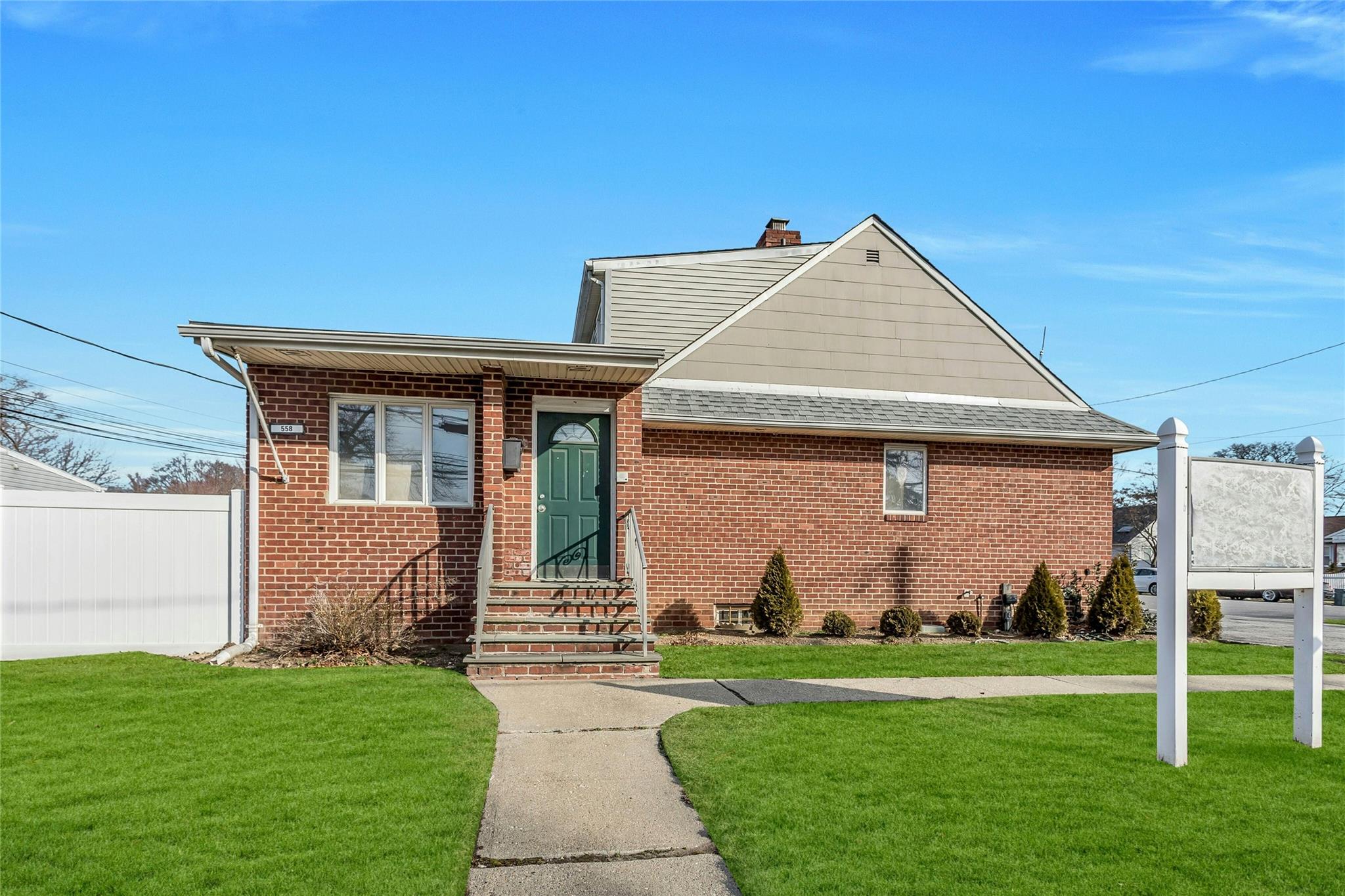558 Old Country Road, Plainview, New York image 1