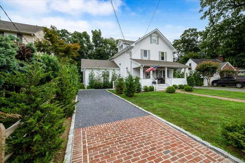 Apartment For Rent - 42 Woodland Avenue #UPPER<br/> Rockville Centre, NY 11570