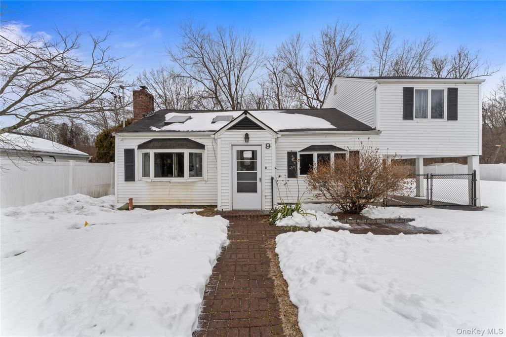 Photo of 9 Babbitt Court, Elmsford, NY 10523 (MLS # 968888)