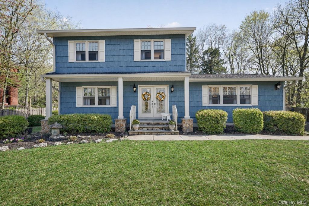 Photo of 22 Thompson Drive, Washingtonville, NY 10992 (MLS # 986708)