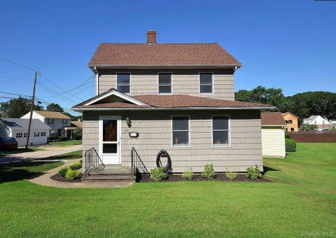 Apartment For Rent - 40 Perry Avenue<br/> Bayville, NY 11709