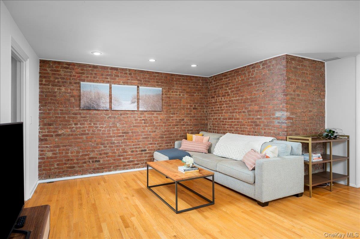 14 N Chatsworth Avenue 1A