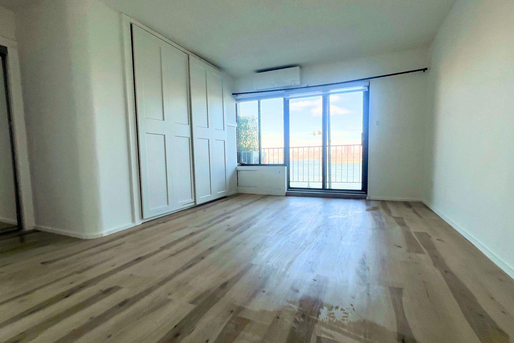 Rental Property at Shore Boulevard 7P, Astoria, Queens, NY - Bathrooms: 1 
Rooms: 2  - $2,500 MO.