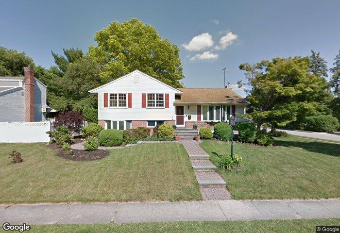 66 Humphrey Drive #1, Syosset, New York image 1