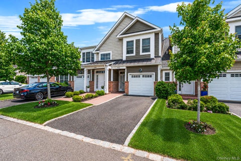 Condo For Sale - 52102 Beech Tree Lane<br/> Plainview, NY 11803