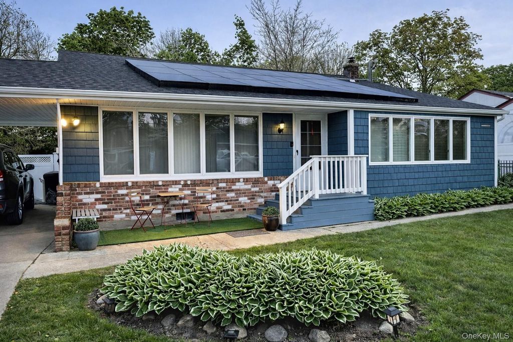 Photo of 23 Glenwood Lane, Huntington, NY 11743 (MLS # 984671)