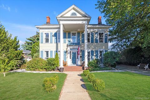 Photo of 463 Ocean Avenue, Lynbrook, NY 11563 (MLS # 905800)
