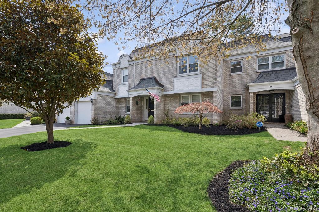 Photo of 25 Fairway Circle S, Manhasset, NY 11030 (MLS # 975209)