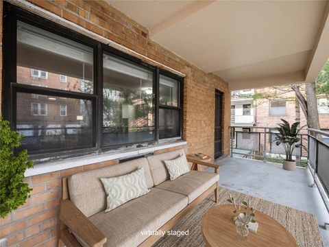 Apartment For Sale - 25 Park Place #2C<br/> Great Neck, NY 11021