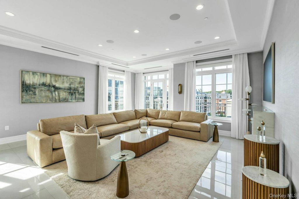 Photo of 3000 Royal Court #3306 PH, North Hills, NY 11040 (MLS # 958943)