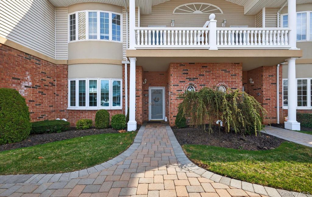 Photo of 105 Francesca Way #105, Amityville, NY 11701 (MLS # 980413)