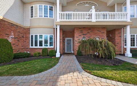 Condo For Sale - 105 Francesca Way #105<br/> Suffolk County, Amityville, NY 11701