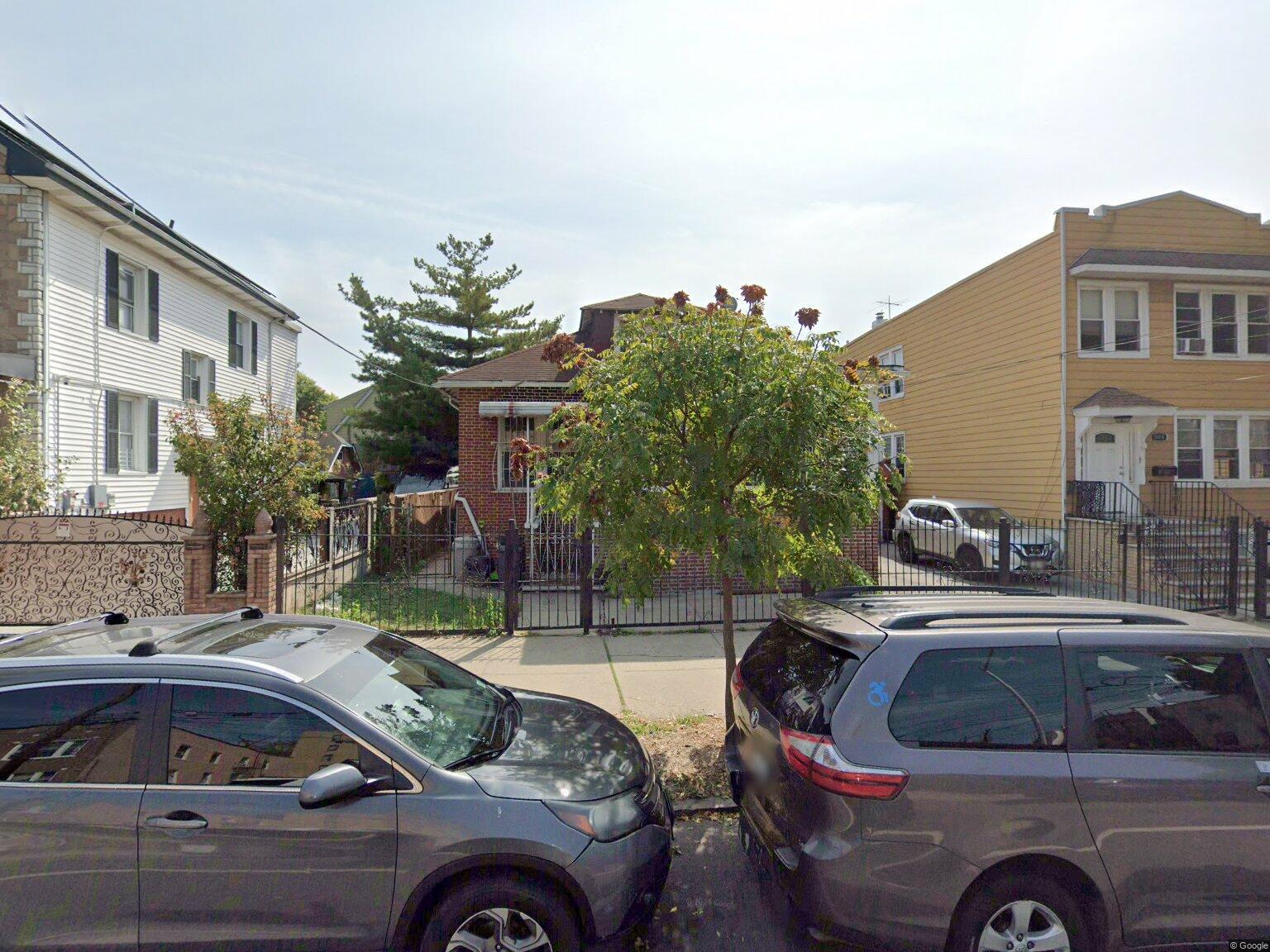 Gleason Avenue, Bronx, New York - 2 Bedrooms  
1 Bathrooms  
6 Rooms - 